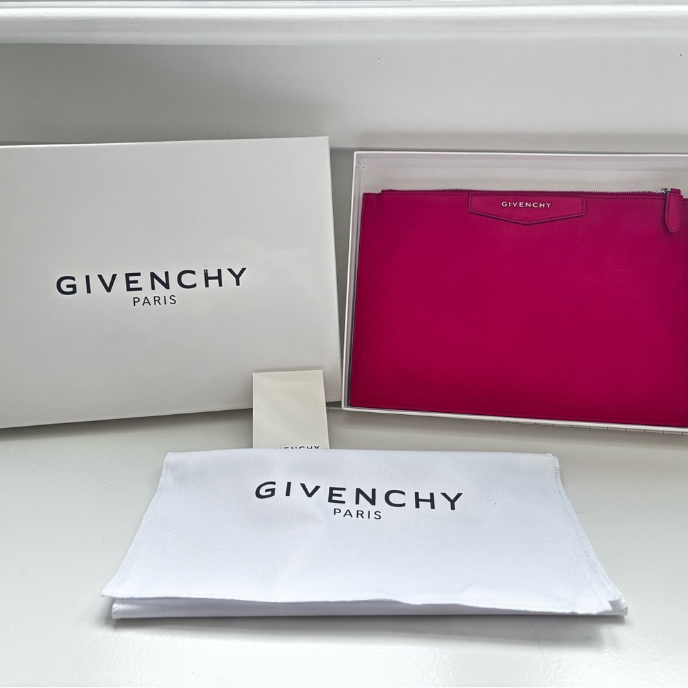 💯% Auth. GIVENCHY Antigona Clutch